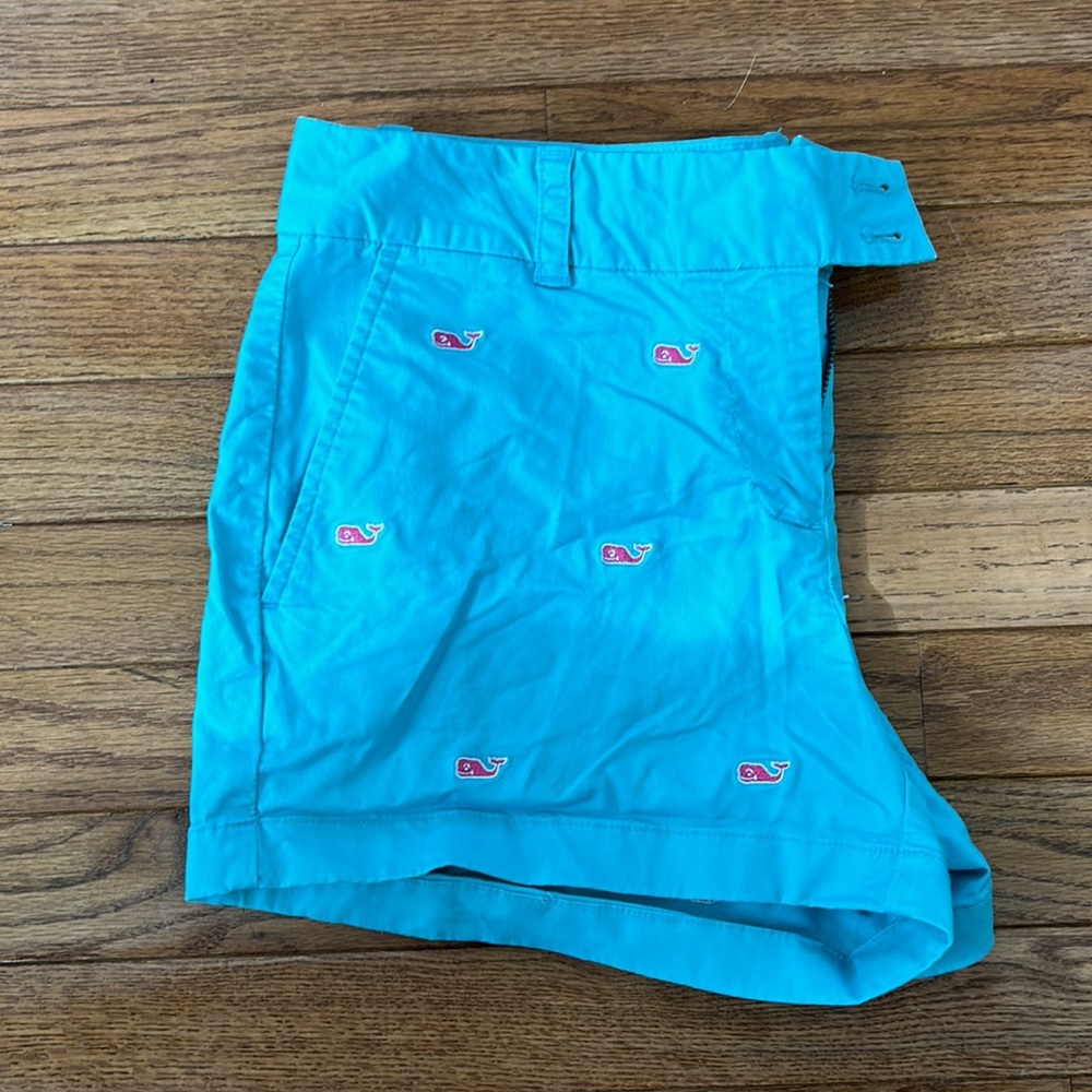 Vineyard vines blue shorts, pink whales